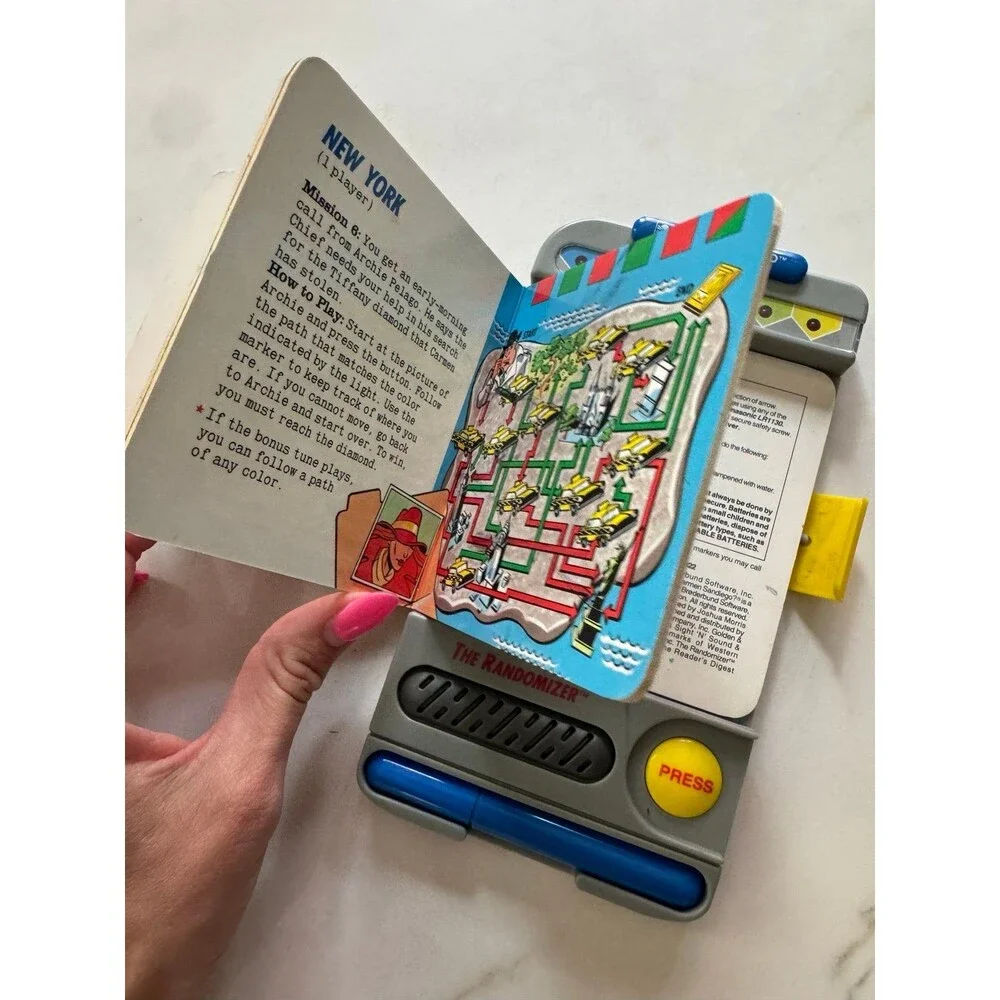 VTG 90s Golden Sight 'N' Sound Where in the World Is Carmen Sandiego Randomizer